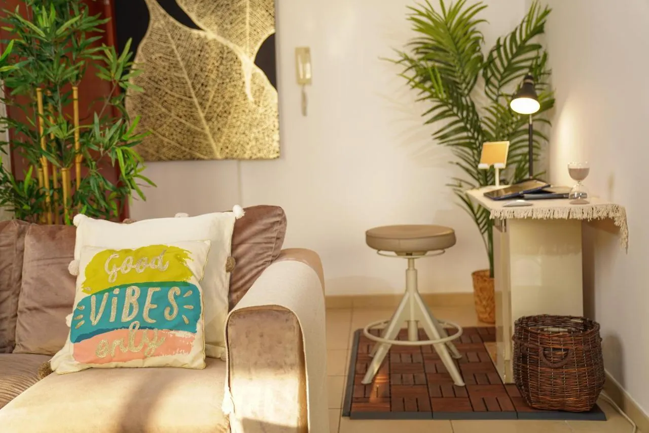 The Journey Hostel - Infront Of Tram-Metro, Access To Beach, Pool & Gym - Enjoy Our Seaview - Coworking Space - Resident Housekeeping - Inhouse Food Menu - All At Jumierah Beach Residence, Dubai Marina