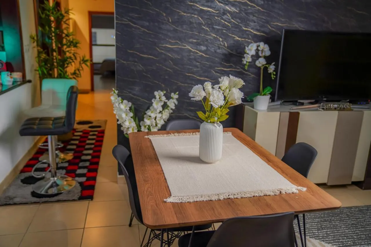 The Journey Hostel - Infront Of Tram-Metro, Access To Beach, Pool & Gym - Enjoy Our Seaview - Coworking Space - Resident Housekeeping - Inhouse Food Menu - All At Jumierah Beach Residence, Dubai Marina