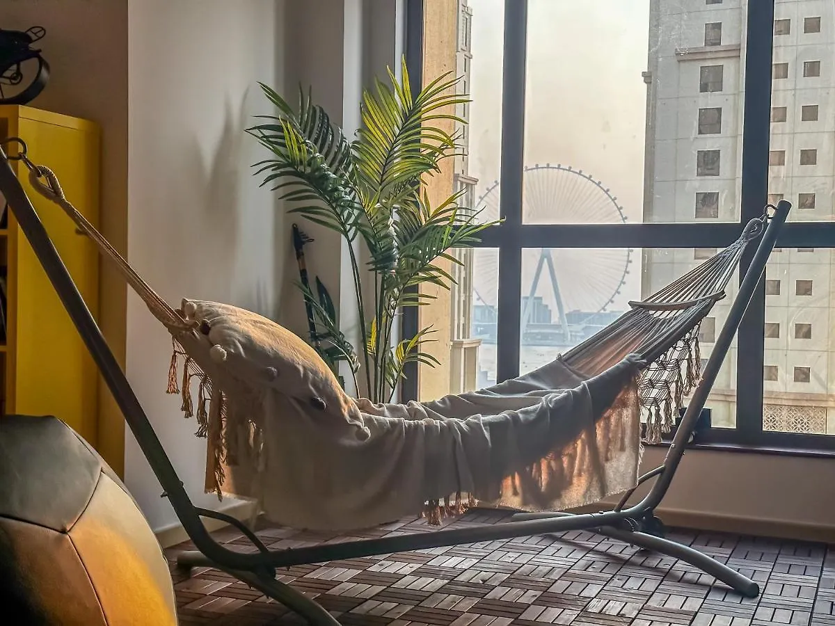 The Journey Hostel - Infront Of Tram-Metro, Access To Beach, Pool & Gym - Enjoy Our Seaview - Coworking Space - Resident Housekeeping - Inhouse Food Menu - All At Jumierah Beach Residence, Dubai Marina 0*,  아랍에미리트
