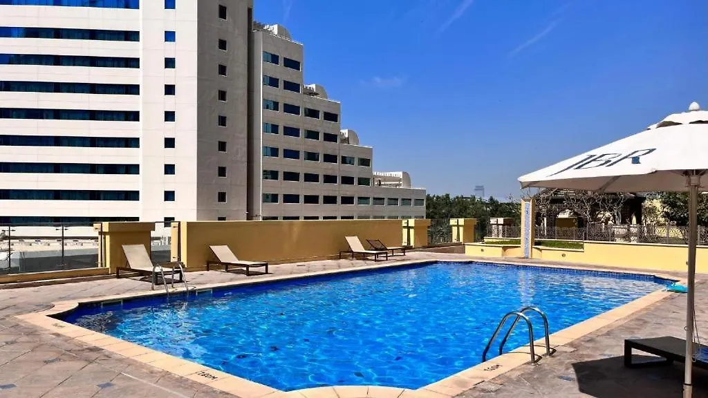 The Journey Hostel - Infront Of Tram-Metro, Access To Beach, Pool & Gym - Enjoy Our Seaview - Coworking Space - Resident Housekeeping - Inhouse Food Menu - All At Jumierah Beach Residence, Dubai Marina
