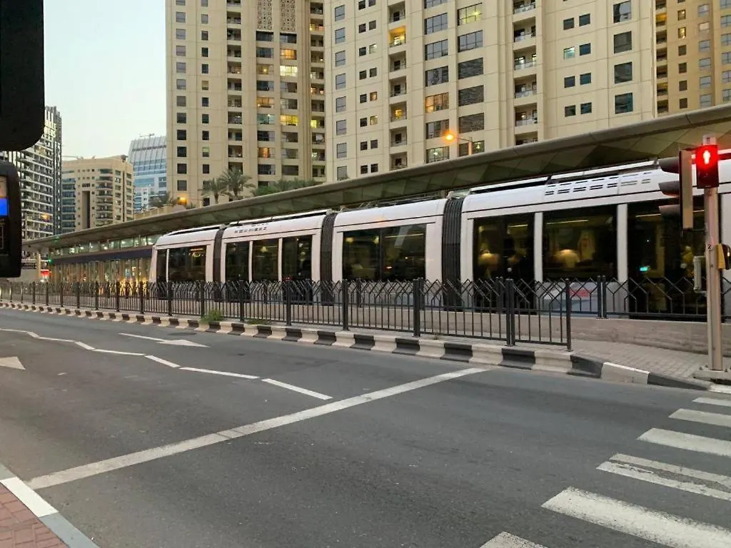 The Journey Hostel - Infront Of Tram-Metro, Access To Beach, Pool & Gym - Enjoy Our Seaview - Coworking Space - Resident Housekeeping - Inhouse Food Menu - All At Jumierah Beach Residence, Dubai Marina