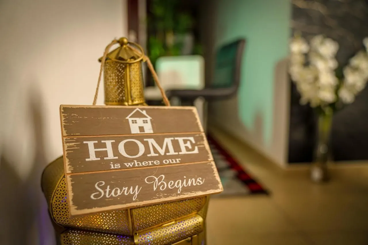 The Journey Hostel - Infront Of Tram-Metro, Access To Beach, Pool & Gym - Enjoy Our Seaview - Coworking Space - Resident Housekeeping - Inhouse Food Menu - All At Jumierah Beach Residence, Dubai Marina