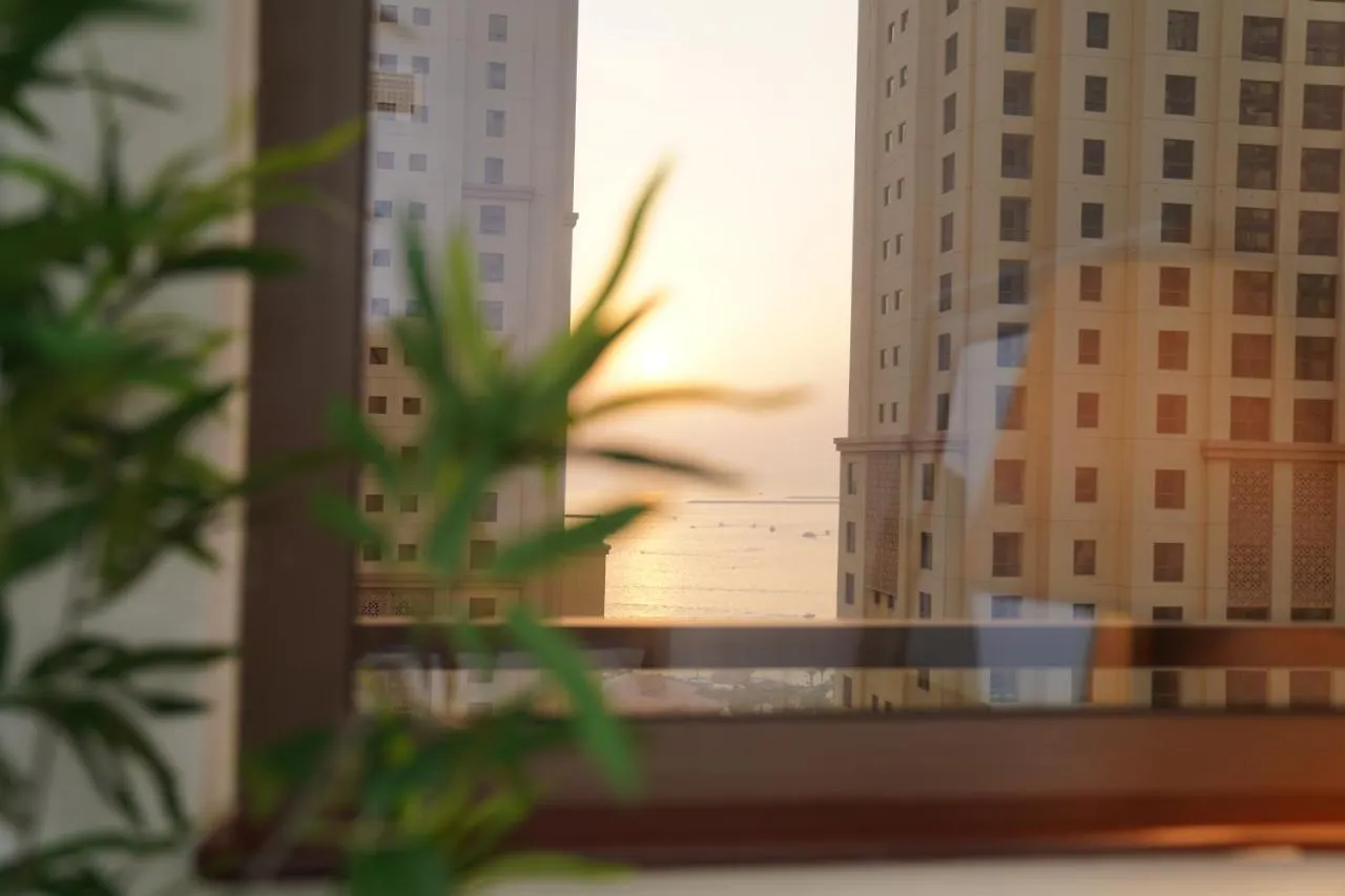 The Journey Hostel - Infront Of Tram-Metro, Access To Beach, Pool & Gym - Enjoy Our Seaview - Coworking Space - Resident Housekeeping - Inhouse Food Menu - All At Jumierah Beach Residence, Dubai Marina