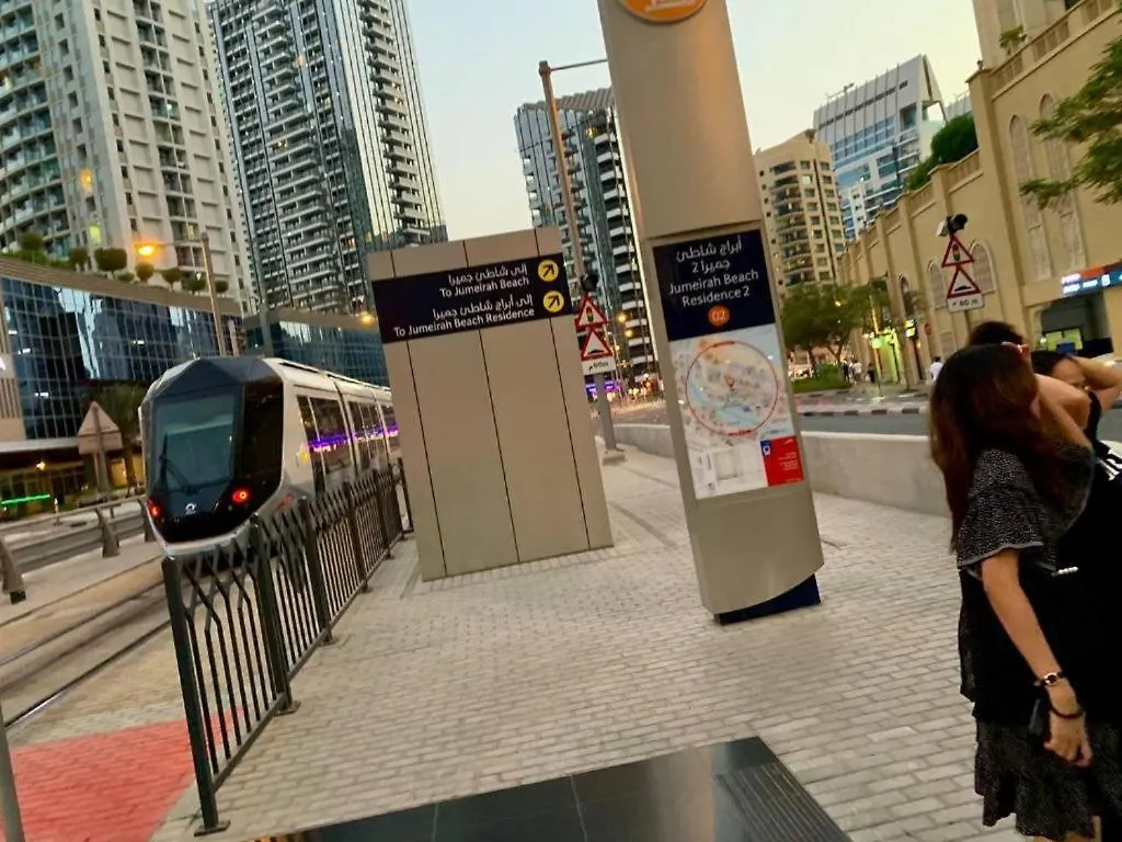 The Journey Hostel - Infront Of Tram-Metro, Access To Beach, Pool & Gym - Enjoy Our Seaview - Coworking Space - Resident Housekeeping - Inhouse Food Menu - All At Jumierah Beach Residence, Dubai Marina