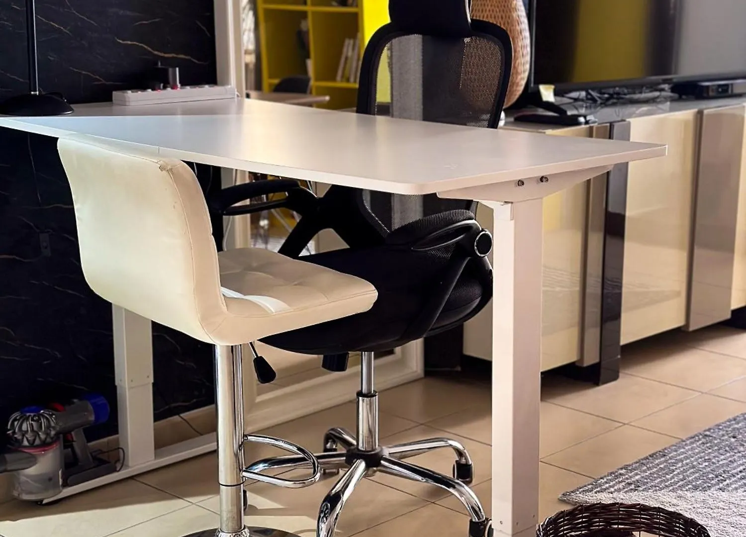 The Journey Hostel - Infront Of Tram-Metro, Access To Beach, Pool & Gym - Enjoy Our Seaview - Coworking Space - Resident Housekeeping - Inhouse Food Menu - All At Jumierah Beach Residence, Dubai Marina
