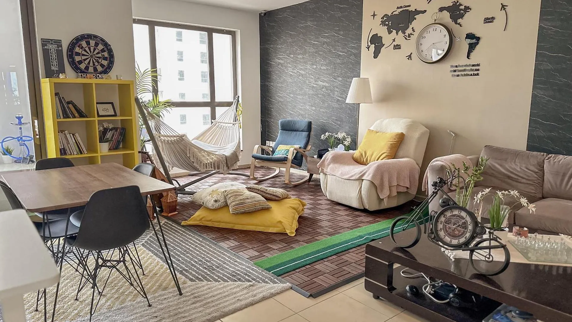 The Journey Hostel - Infront Of Tram-Metro, Access To Beach, Pool & Gym - Enjoy Our Seaview - Coworking Space - Resident Housekeeping - Inhouse Food Menu - All At Jumierah Beach Residence, Dubai Marina