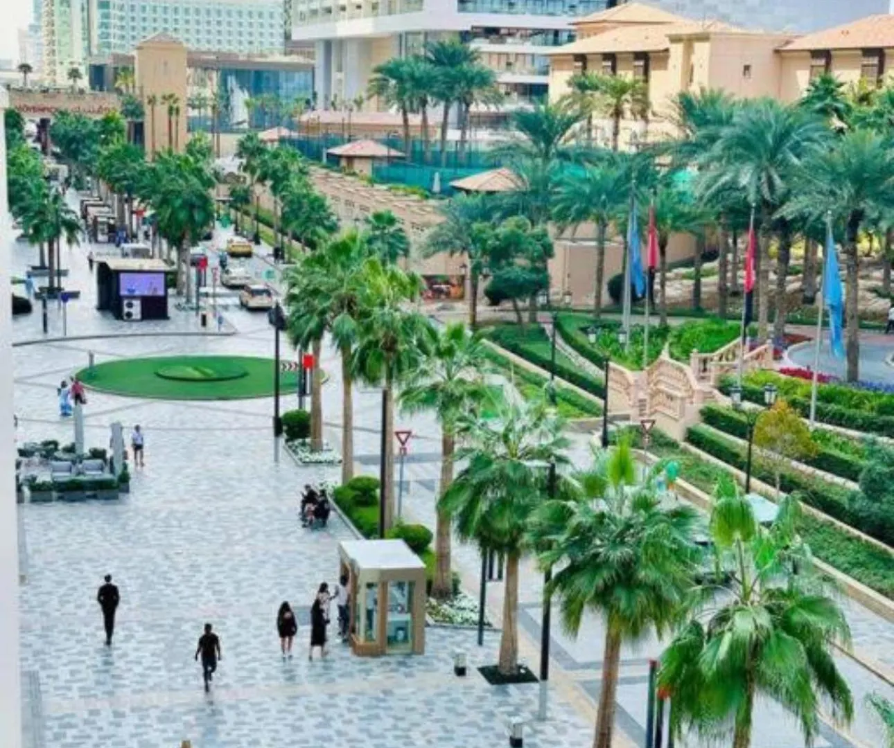 The Journey Hostel - Infront Of Tram-Metro, Access To Beach, Pool & Gym - Enjoy Our Seaview - Coworking Space - Resident Housekeeping - Inhouse Food Menu - All At Jumierah Beach Residence, Dubai Marina