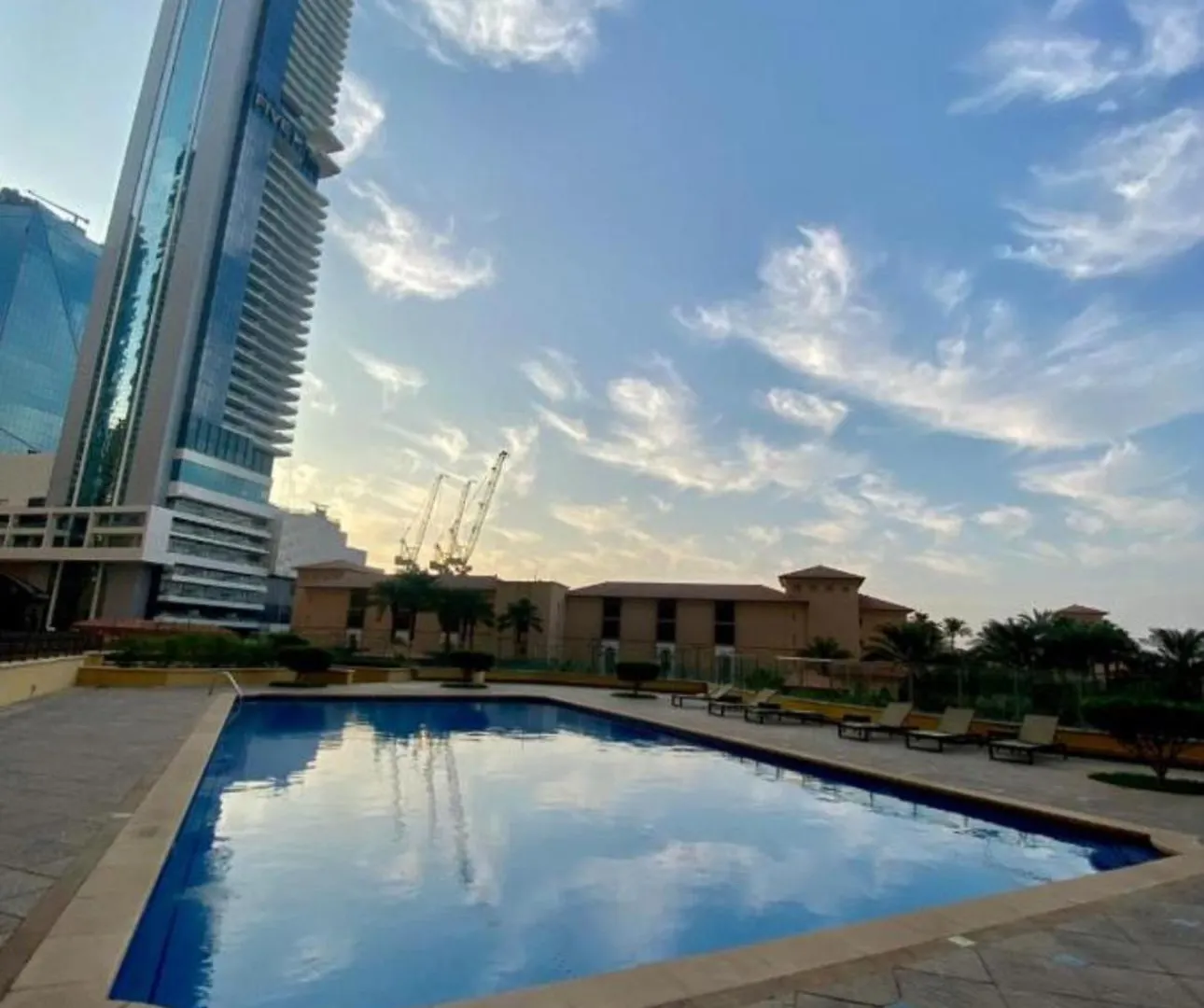 The Journey Hostel - Infront Of Tram-Metro, Access To Beach, Pool & Gym - Enjoy Our Seaview - Coworking Space - Resident Housekeeping - Inhouse Food Menu - All At Jumierah Beach Residence, Dubai Marina 0*,