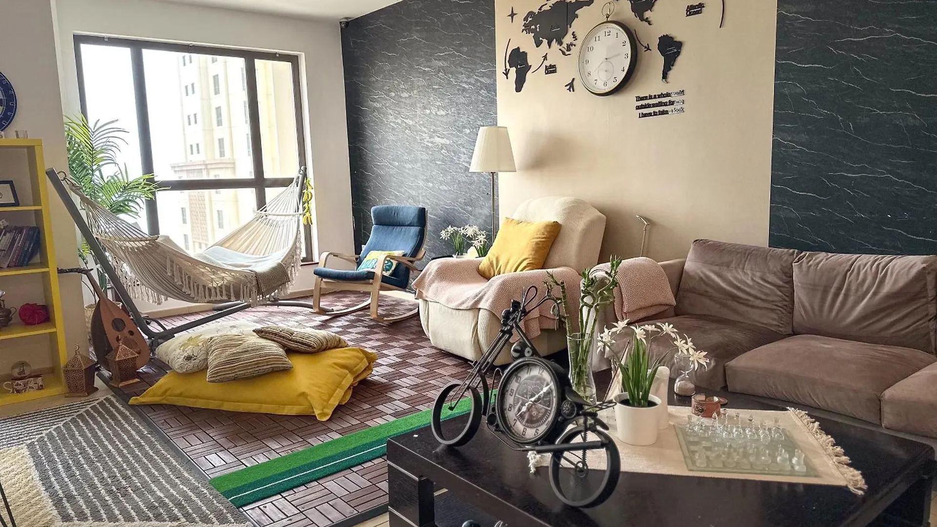 The Journey Hostel - Infront Of Tram-Metro, Access To Beach, Pool & Gym - Enjoy Our Seaview - Coworking Space - Resident Housekeeping - Inhouse Food Menu - All At Jumierah Beach Residence, Dubai Marina